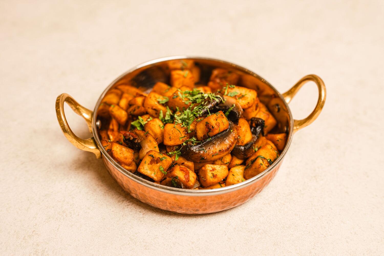 فخارة بطاطا مع الفطر
